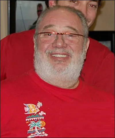 Quelle est l'identité de ce chanteur, acteur et fantaisiste français, dit Carlos ?