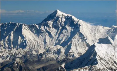 Quelle est la montagne la plus haute du monde ?