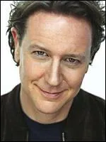 Dans quel film, o il devait malgr lui accompagner un Eddie Murphy djant, Judge Reinhold, n en 1957  Wilmington, a-t-il rencontr le plus de succs ?