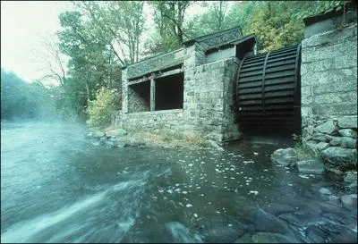 Comment s'appelle ce muse, contenant de trs beaux moulins  eau, o la premire fabrique de papier du pays fut tablie en 1817 ?