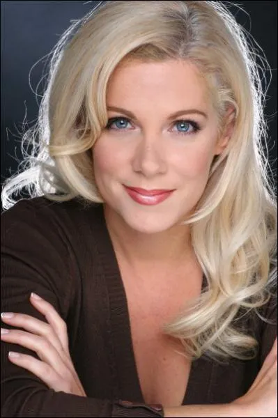 Cette actrice a aussi dbut dans les sitcoms, notamment 'Premiers Baisers' dans laquelle elle jouait avec sa soeur jumelle :