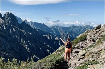 Quel est le nom de ce c&eacute;l&egrave;bre sentier de randonn&eacute;e corse ?