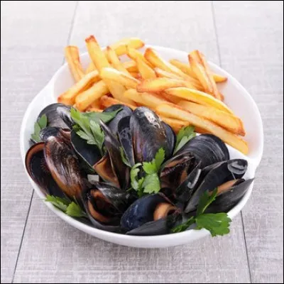 Qui interprète la chanson "Moules frites" ?