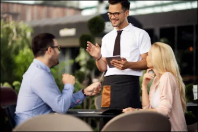 Quelle est la meilleure façon de remercier un client à la fin de son repas ?