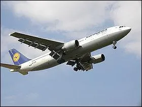 Seul Air France ft intress par cet avion  sa sortie des usines, et le ft voler ds 1974 :