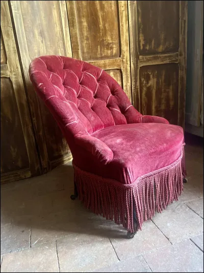 Créé à l'époque de Louis XV, ce fauteuil cossu porte le nom d'un animal. Lequel ?