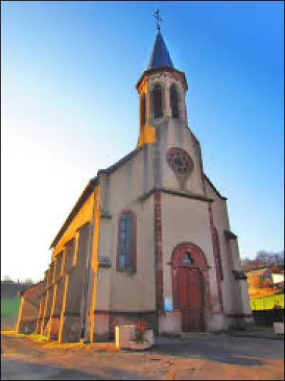 Voici l'église Saint-Barthélémy, à Merschweiller. Village de Lorraine, dans l'arrondissement de Thionville, il se situe dans le département ...