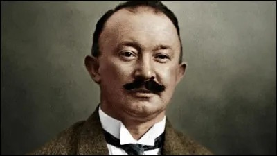 Le couturier Hugo Boss, adhérent du parti nazi, a dessiné les uniformes des SS.