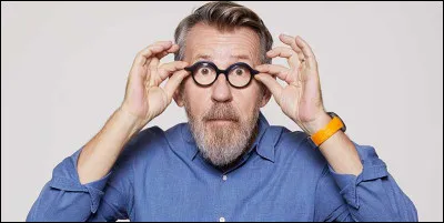 Dans quelle émission, diffusée depuis 2014, Jamy Gourmaud explore-t-il la planète afin d'expliquer des faits scientifiques ?