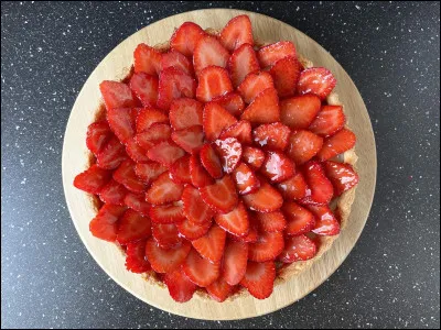 Ces petites choses rouges et sucrées sont...