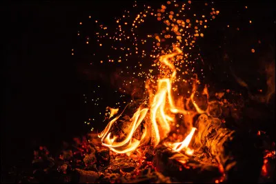 Qui est le professeur qui apprend la pyrokinésie à Marella ?