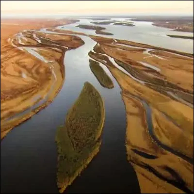 Quel fleuve passant en Russie portant également un nom chinois signifiant "fleuve du dragon noir" ?