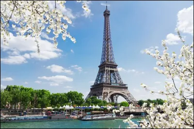 Combien de marches compte notre tour Eiffel depuis le sol jusqu'au sommet ?