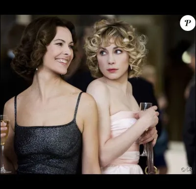 Julie Depardieu née en 1973 est la fille de Gérard Depardieu et de Carole Bouquet