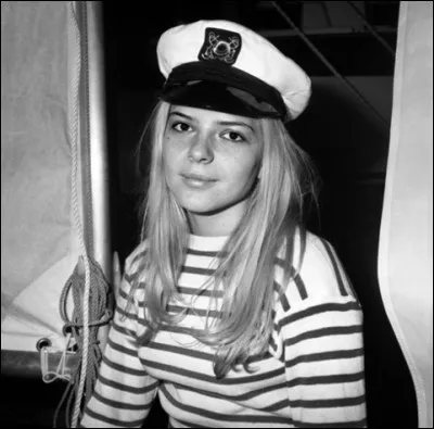 En 1964 à 17 ans, France Gall vit une relation tumultueuse avec Florent Pagny qui se termine en 1967.