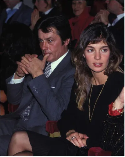 De 1981 à 1986, Anne Parillaud est la compagne d'Alain Delon.