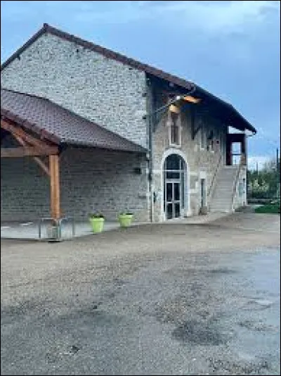Nous partons à Journans. Commune du Revermont, dans l'aire d'attraction Burgienne, elle se situe dans le département ...