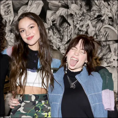 À qui appartient "Out of the Old" ?