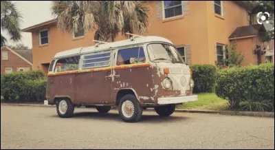 Petite question concernant le van de John B, comment sappelle-t-il ?