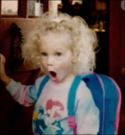 Où passe-t-elle son enfance ?