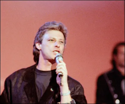 En 1983 il interprète "Amoureux fou", en duo avec quelle chanteuse ?