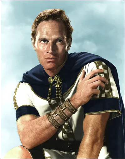 Quel acteur tient le r&ocirc;le principal dans le film "Ben-Hur", sorti en 1959 ?
