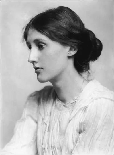 Virginia Woolf faisait partie d'un groupe littéraire influent. Comment s'appelait-il ?