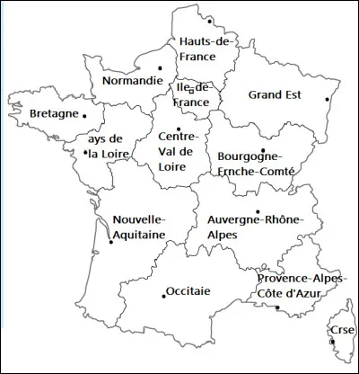 Vous entrez dans la chambre et remarquez une affiche accrochée au mur (image). Vous réalisez qu'elle est incomplète. En ajoutant les lettres manquantes, quel nom pouvez-vous reconstituer ? Cette personne est innocente.