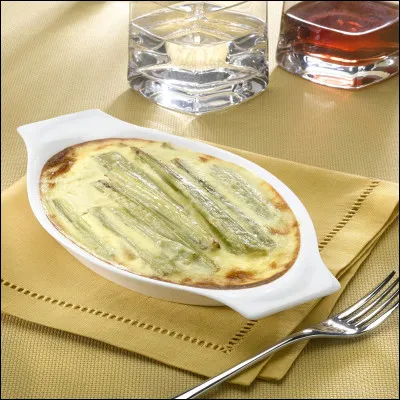 Quels légumes sont traditionnellement préparés en gratin et à la moelle pour les fêtes de fin d'année, dans la région grenobloise et lyonnaise ?