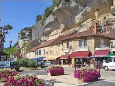 Je vous propose de partir à présent à la découverte des Eyzies-de-Tayac-Sireuil. Ancienne commune, dans le Périgord noir, elle se situe dans le département ...
