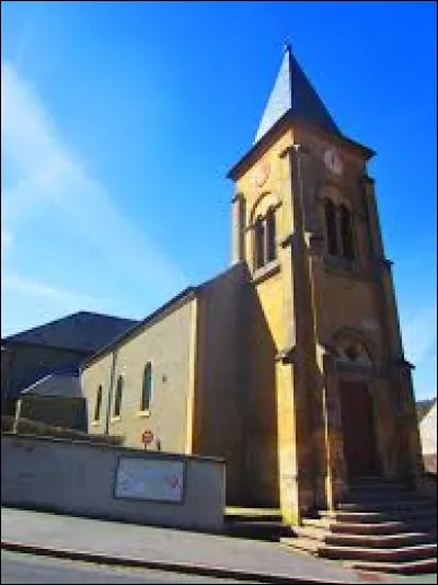 Nous sommes en Lorraine au pied de l'église Sainte-Geneviève, à Réhon. Ville du Pays Haut sur les bords de la Chiers, dans l'aire d'attraction Longovicienne, elle se situe dans le département ...