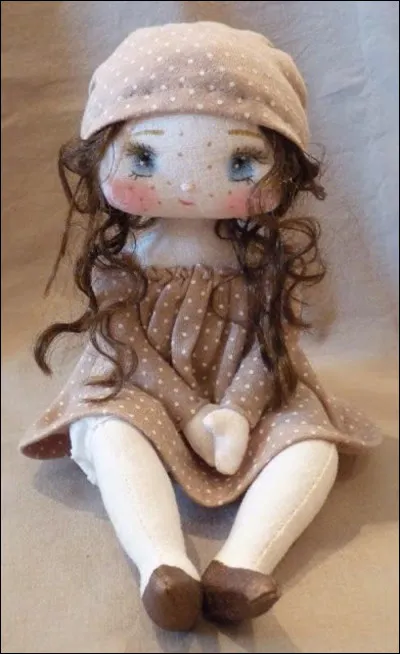 Quelle est la particularité de la poupée Susanna ?