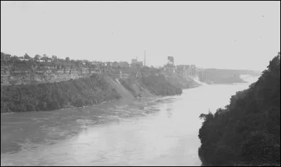 Avec quel pays les États-Unis signent-ils le Traité des eaux limitrophes ?