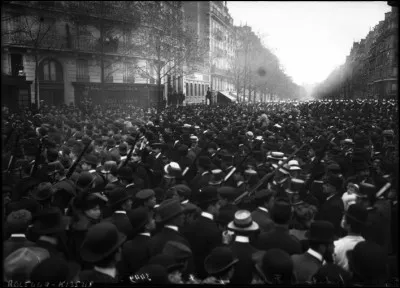 Quelle exécution provoque les manifestations doctobre ?