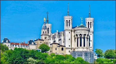 Dans quelle ville fran&ccedil;aise pourrez-vous admirer Notre-Dame de Fourvi&egrave;re ?