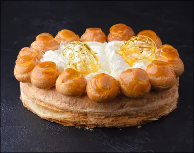 On a bien mérité un dessert ! Quel pâtissier, grâce à son art, a inventé ce fameux gâteau devenu célèbre ?