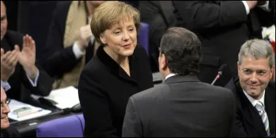 Le 22 novembre, Angela Merkel devient chancelière d'Allemagne, succédant à Gerhard Schröder : c'était il y a ...