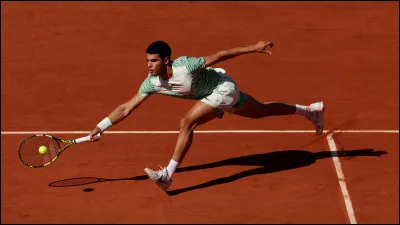 Quel est ce sport de raquettes ?