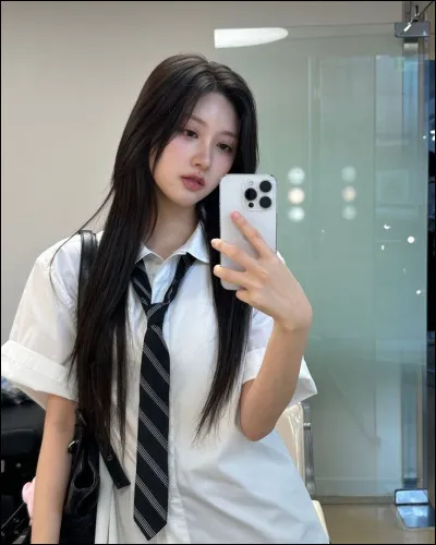 Est-ce que tu aimes les selfies miroirs ? (ex : photo)