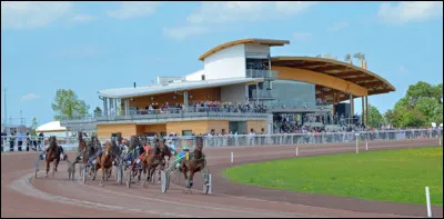 Parmi mes propositions, laquelle de ces villes ne possède pas d'hippodrome ?