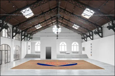 Ensuite, comment se nomme l'espace o&ugrave; l'on patine dans une patinoire ?