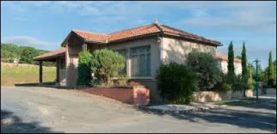 Je vous emmène maintenant à Armentieux. Petit village de l'arrondissement de Mirande, traversé par l'Arros, il se situe dans le département ...