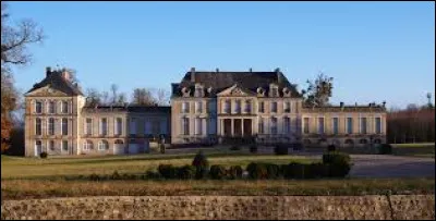 Je vous emmène en Normandie au château de Versainville. Village de l'arrondissement de Caen, il se situe dans le département ...