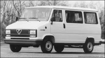 Cousin des Fiat Ducato, Citroën Jumper et Peugeot Boxer, ce modèle Alfa se nomme ...