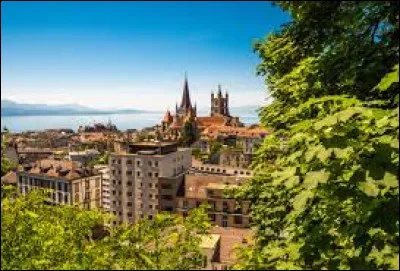 Dans quel pays se situe la ville de Lausanne ?