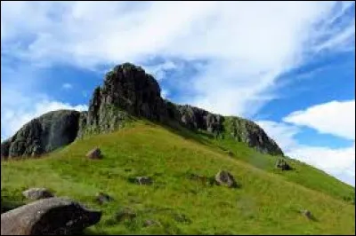 À quelle altitude culmine le Loma Mansa, plus haut sommet de Sierra Leone ?