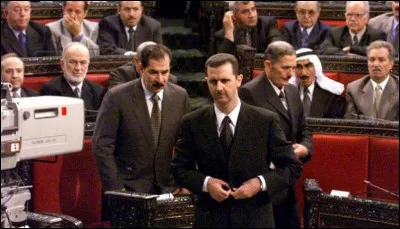 En Syrie, Bachar el-Assad devient président, un mois après la mort de son père Hafez : c'était il y a ...
