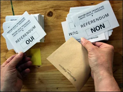 Lors du référendum sur la réduction à cinq ans de la durée du mandat du président de la République, les Français se prononcent pour le "oui" à une large majorité (73,2 % des suffrages exprimés), mais 69,8 % se sont abstenus : c'était il y a ...