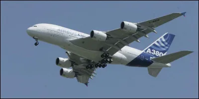 L'Airbus A 380, long-courrier quadriréacteur, effectue son premier vol : c'était il y a ...