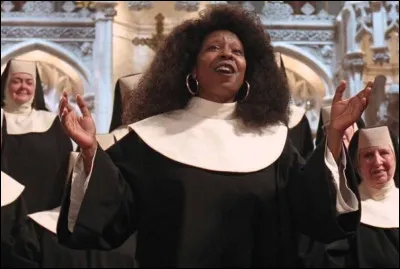 Cinéma : Dans le film "Sister Act", sous quel nom de religieuse Dolorès se cache-t-elle au couvent ?